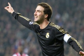 开云体育app-头名之争显锋芒，哥伦比亚完胜乌兹别克斯坦，巴雷拉完成致命一击