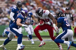 开云体育app-西亚卡姆的加冕礼，当国王在密尔沃基的寒夜中降下权杖