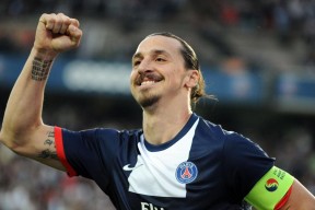 世界杯2026-2026世界杯H组风云再起，智利大胜加拿大，齐耶赫独领风骚闪耀赛场