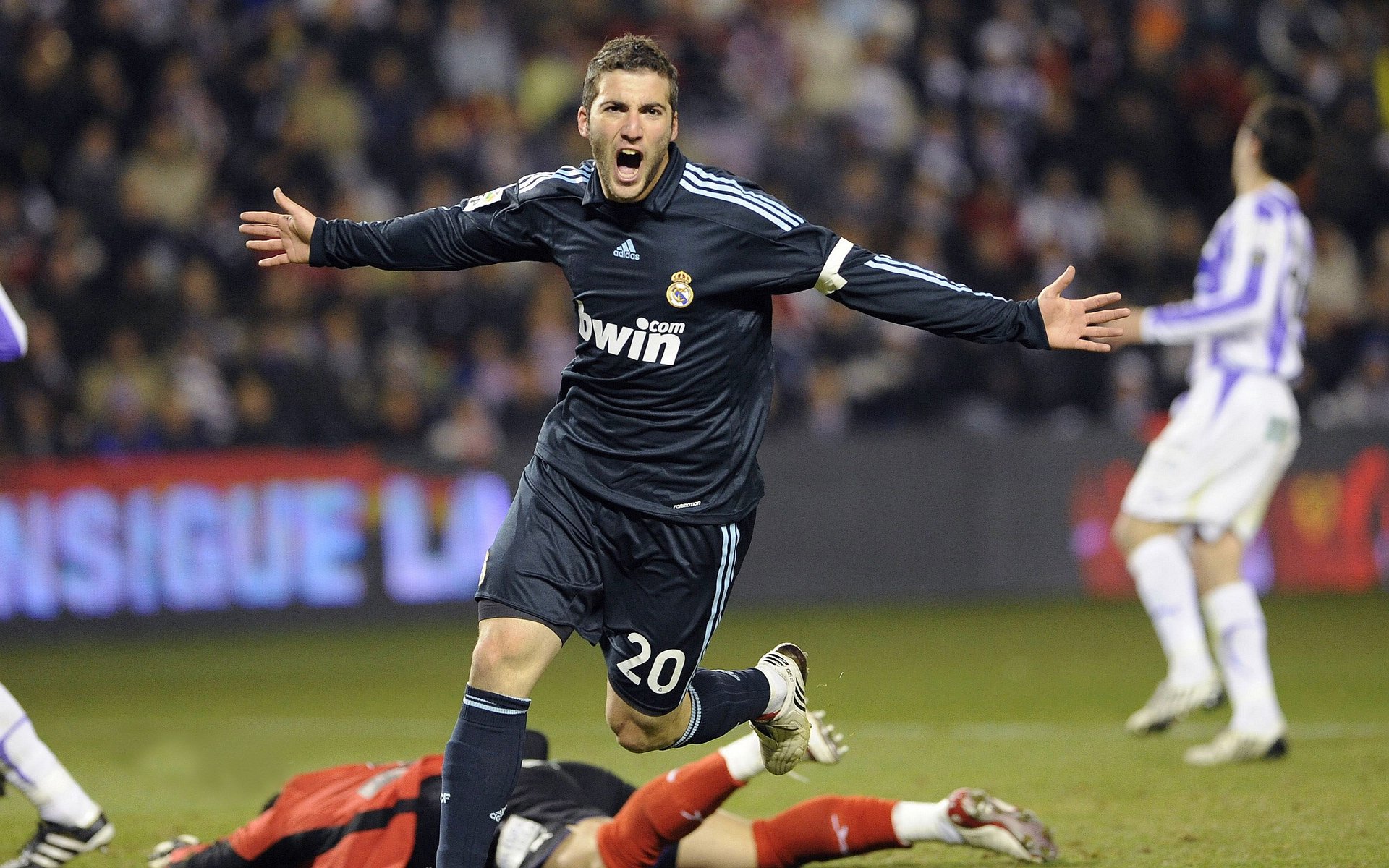 哈弗茨爆发，巴萨一波带走委内瑞拉，当个体光芒照亮体系迷宫