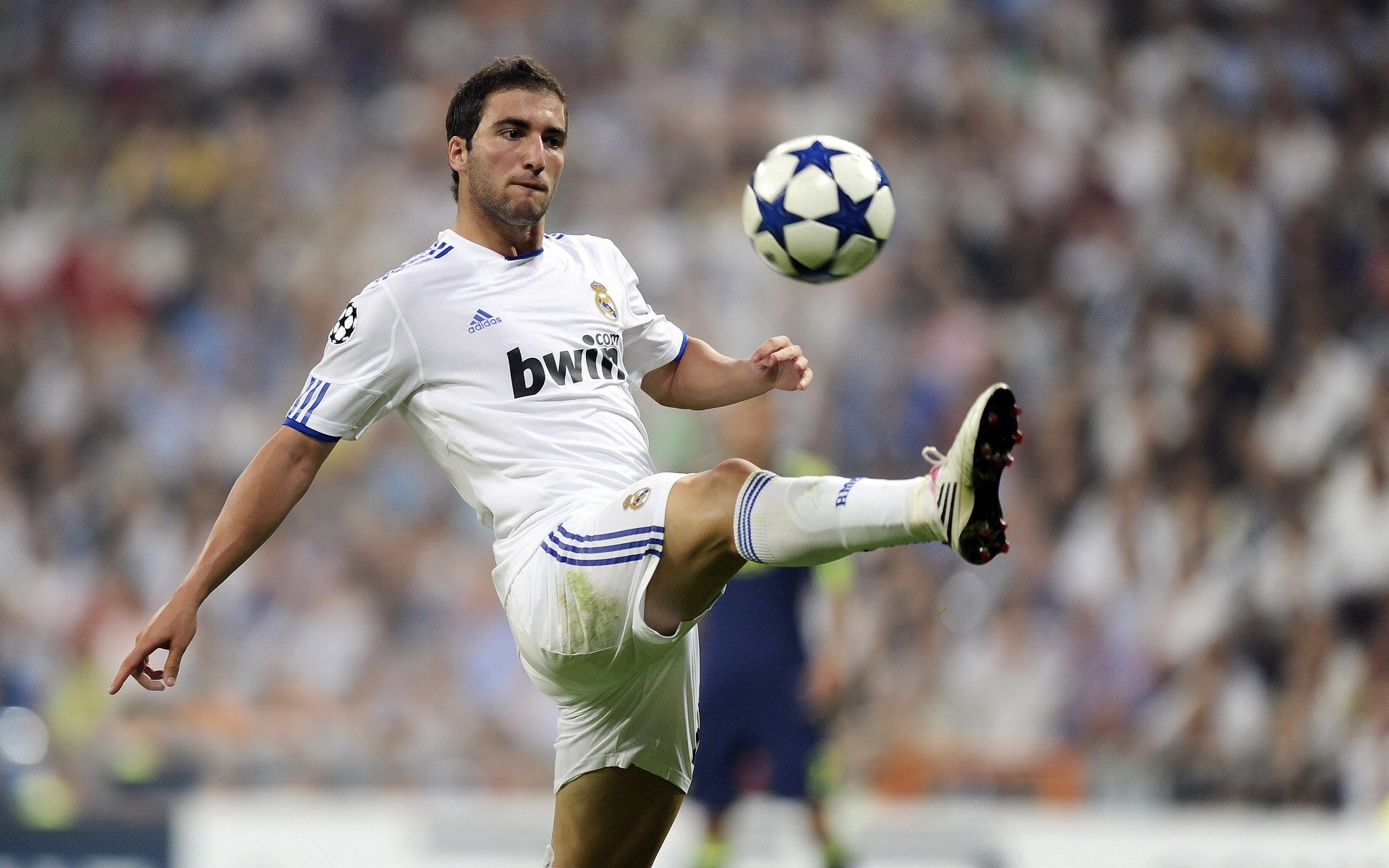 欧联杯上演世界排名争夺战焦点战,贝蒂斯淘汰赛过关莱比锡红牛,战术革命正当时